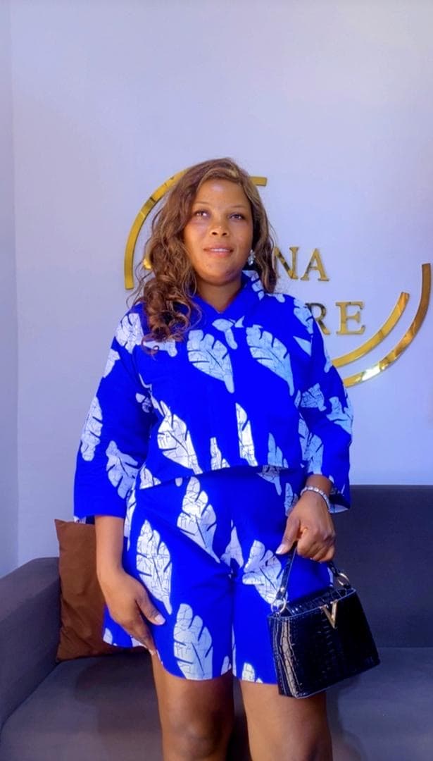 A client in a blue print two-piece at the KinaVogue&Chic studio